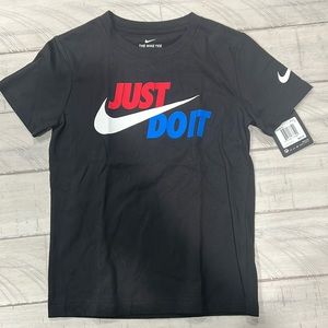 NWT Boys Nike T Shirt Size 6